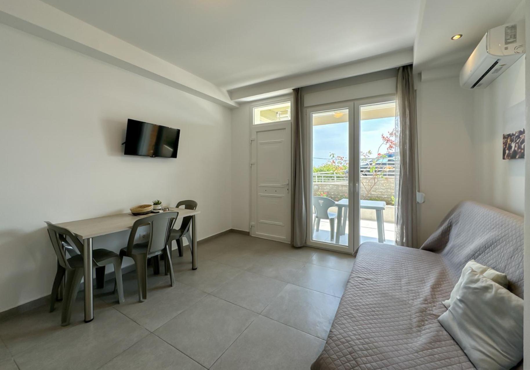 Blue Horizon 6 Apartment Nea Kallikrateia Exterior photo
